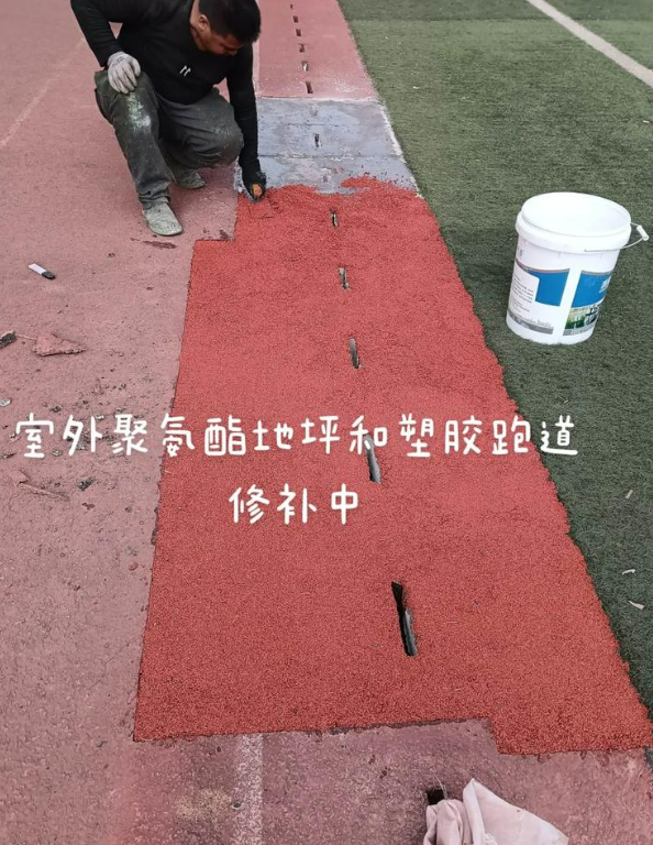 祥云球场地面翻新维修，核心是先诊断破损